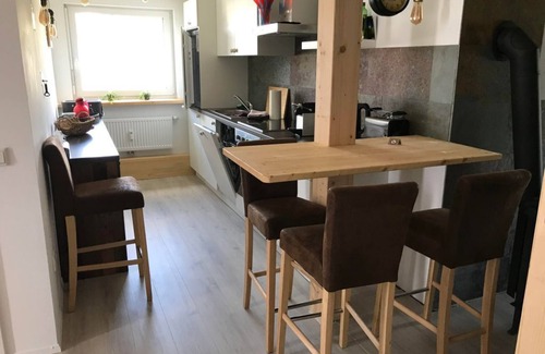 Kastellaun Apartment | Apartment Burgblick - Apartment, shower and bath, toilet, 2 bedrooms