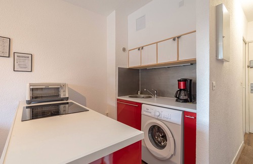 Le Port Apartment | Apartment 'Cosy Le Phoebus' with Balcony and Wi-Fi