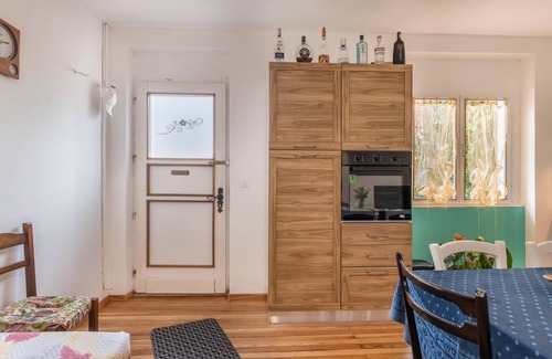 Calceranica al Lago Apartment | Apartment Calceranica Al Lago with Mountain View & Balconies