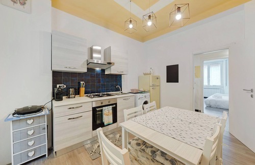 Borgo Antico Apartment | Apartment 'Casa Sole A Monterosso' with Balcony, Wi-Fi and Air Conditioning
