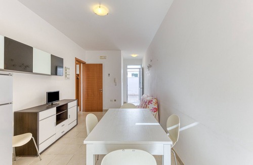 Torre San Giovanni Apartment | Apartment 'Casa Raffaele' with Private Terrace and Air Conditioning
