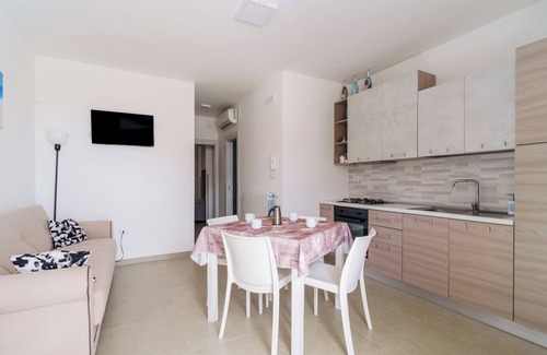 Torre San Giovanni Apartment | Apartment 'Casa D'a Mare' with Private Terrace and Air Conditioning