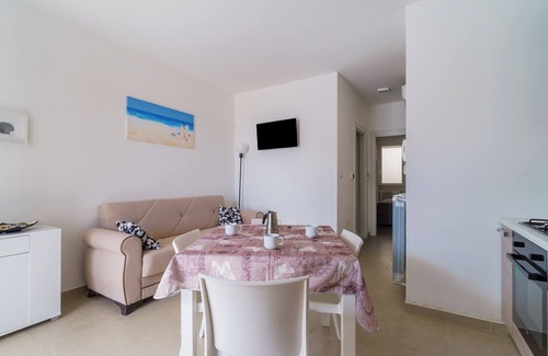 Torre San Giovanni Apartment | Apartment 'Casa D'a Mare' with Private Terrace and Air Conditioning