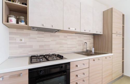 Torre San Giovanni Apartment | Apartment 'Casa D'a Mare' with Private Terrace and Air Conditioning