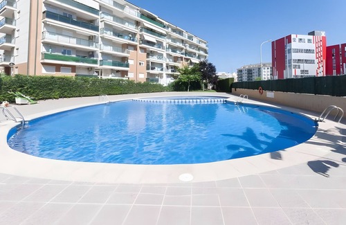 Grao de Gandia Apartment | Apartment 'Calma Mar' with Shared Pool, Wi-Fi and Air Conditioning