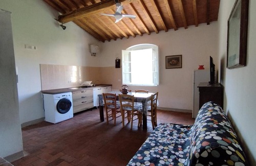 Donoratico Apartment | Apartment 'Casa Adele' with Shared Garden and Wi-Fi