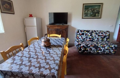 Donoratico Apartment | Apartment 'Casa Adele' with Shared Garden and Wi-Fi