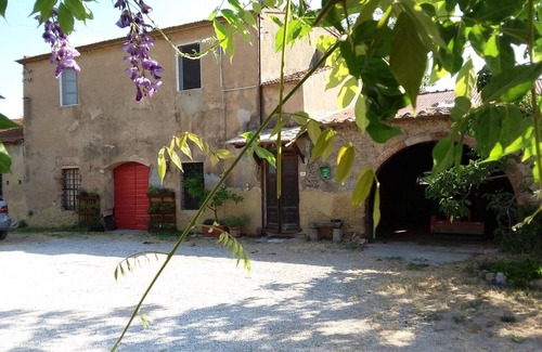 Donoratico Apartment | Apartment 'Casa Adele' with Shared Garden and Wi-Fi