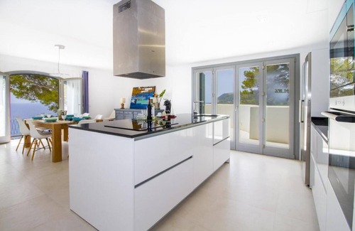 Provensals Apartment | Apartment 'Casa Blanca Vistamar' with Sea View, Wi-Fi and Air Conditioning