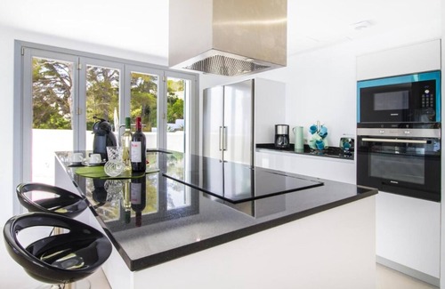 Provensals Apartment | Apartment 'Casa Blanca Vistamar' with Sea View, Wi-Fi and Air Conditioning