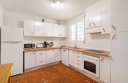 Cala Apartment | Apartment Casa Blanca 2 with Sea Views, Barbecue, Air Conditioning and Wi-Fi
