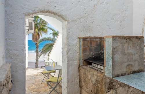 Cala Apartment | Apartment Casa Blanca 2 with Sea Views, Barbecue, Air Conditioning and Wi-Fi