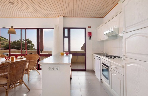 Canico Apartment | Apartment 'Casa Conny' with Sea View, Balcony and Wi-Fi