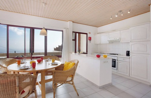 Canico Apartment | Apartment 'Casa Conny' with Sea View, Balcony and Wi-Fi
