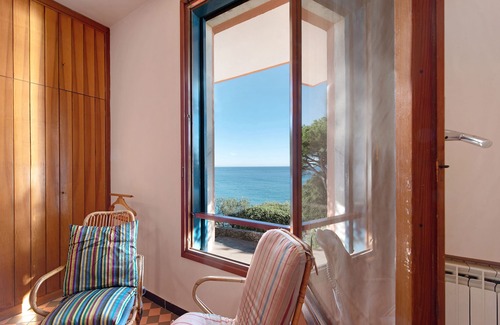 Arenzano Apartment | Apartment "Casa Costa - Arenzanohost" with Sea View, Garden & Wi-Fi