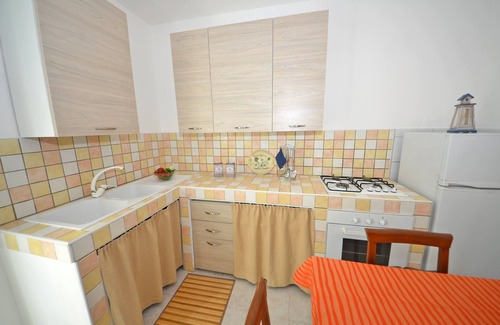 Lido Marini Apartment | Apartment 'Casa Dei Marini' with Private Terrace, Wi-Fi and Air Conditioning