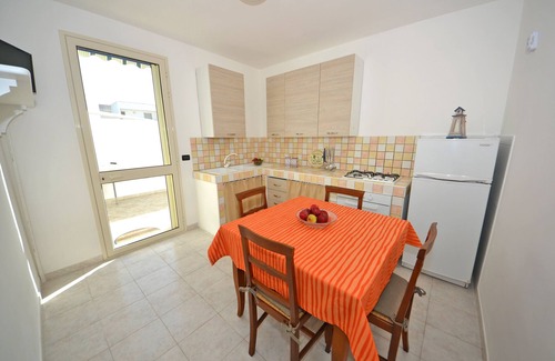 Lido Marini Apartment | Apartment 'Casa Dei Marini' with Private Terrace, Wi-Fi and Air Conditioning