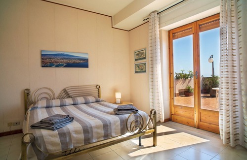 Riposto Apartment | Apartment 'Casa Delle Pomelie - Riposto' with Sea View, Wi-Fi and Air Conditioning