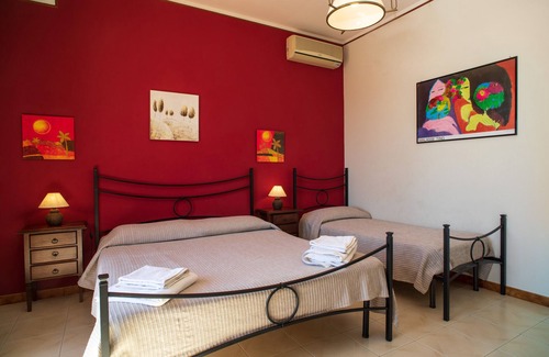 Riposto Apartment | Apartment 'Casa Delle Pomelie - Riposto' with Sea View, Wi-Fi and Air Conditioning