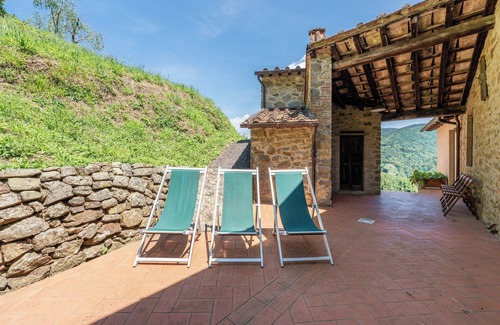 Pescia Apartment | Apartment 'Casa Di Pietro' with Mountain View, Shared Pool and Wi-Fi