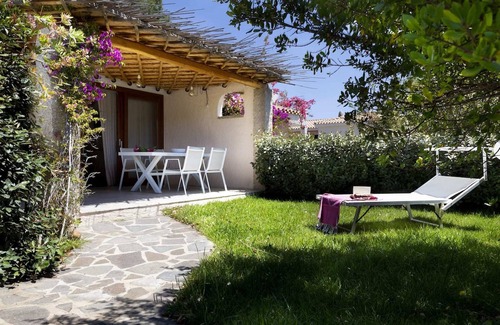 La Conia Apartment | Apartment "Casa Federica" close to the Beach with A/C, Wi-Fi, Terrace & Garden