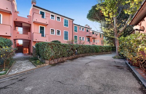 Arenzano Apartment | Apartment "Casa Giuditta - Arenzanohost" with Sea View, Balcony & Wi-Fi