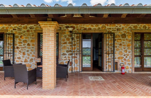 La Pesta Apartment | Apartment "Casa Vacanza Il Carpignone 3" with Lake View and Shared Pool