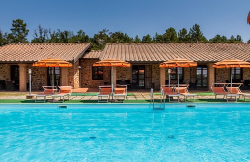 La Pesta Apartment | Apartment "Casa Vacanza Il Carpignone 7" with Lake View and Garden