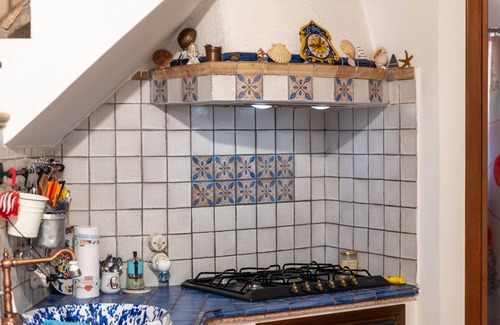 Porticello Apartment | Apartment 'Casa Margherita' with Wi-Fi and Air Conditioning