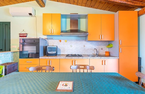 Agnone Bagni Apartment | Apartment 'Casa Pina A Due Passi Dal Mare' with Private Terrace and Air Conditioning