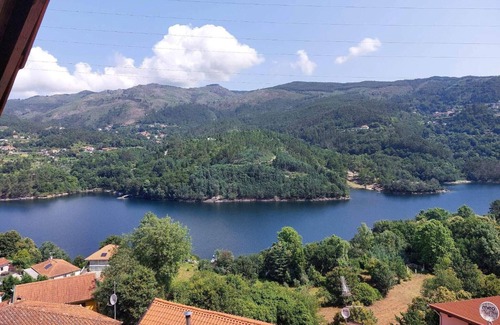 Parada de Bouro House | Apartment 'Casa Pinhão De Sousa' with Balcony and Wi-Fi