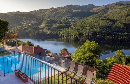 Parada de Bouro House | Apartment 'Casa Pinhão De Sousa' with Balcony and Wi-Fi