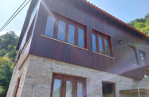 Parada de Bouro House | Apartment 'Casa Pinhão De Sousa' with Balcony and Wi-Fi