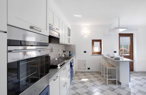 Montan-Angelin-Arensod Apartment | Apartment 'Casa Sabrina - Blu' with Mountain View, Private Garden and Wi-Fi