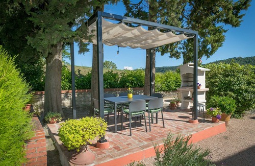 Volterra Apartment | Apartment 'Casa Vacanze Podere San Giusto' with Private Terrace, Private Garden and Wi-Fi