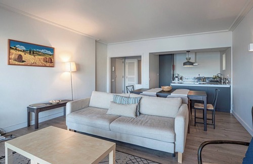 Cascais Apartment | Apartment 'Cascais Bay Terrace II' with Sea View & Wi-Fi