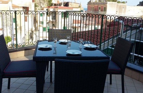 Cetara Apartment | Apartment 'Ce Tour - Casa Cetara Centro 1' with Private Terrace, Wi-Fi and Air Conditioning