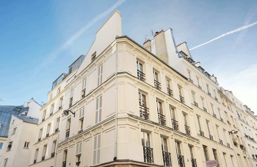 Quartier de la Porte-Saint-Denis Apartment | Apartment Center of Paris
