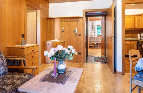 Canazei Apartment | Apartment "Cesa Soramurat 5 6" with Mountainview, Wi-Fi, Balcony & Shared Garden
