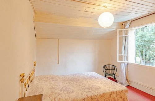 Saint-Pierre-d'Eyraud Apartment | Apartment 'Charmant Appartement Dordogne' with Shared Garden and Wi-Fi