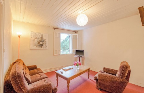 Saint-Pierre-d'Eyraud Apartment | Apartment 'Charmant Appartement Dordogne' with Shared Garden and Wi-Fi