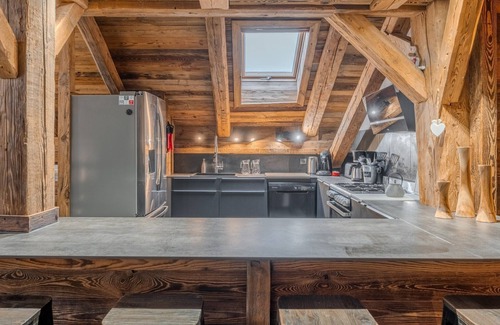 Abondance Apartment | Apartment 'Chalet Cépage - 14 Pers' with Mountain View, Private Terrace and Wi-Fi