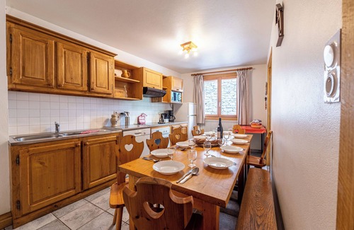 Le Bettaix Apartment | Apartment 'Chalet Le Choucas N°2' with Mountain View, Balcony and Wi-Fi