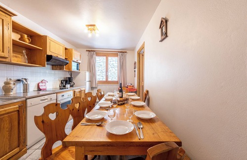 Le Bettaix Apartment | Apartment 'Chalet Le Choucas N°2' with Mountain View, Balcony and Wi-Fi