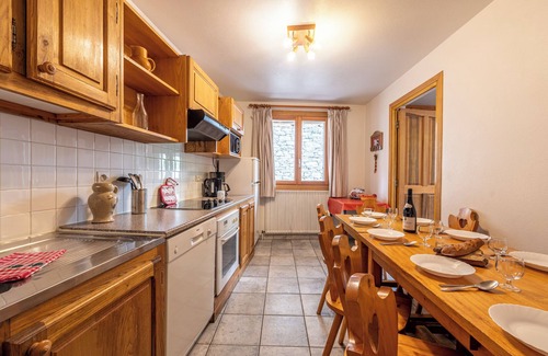 Le Bettaix Apartment | Apartment 'Chalet Le Choucas N°2' with Mountain View, Balcony and Wi-Fi