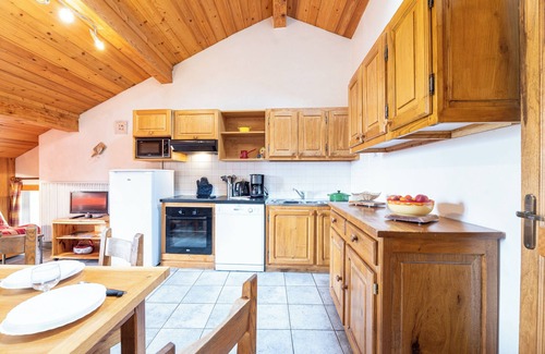 Le Bettaix Apartment | Apartment 'Chalet Le Choucas N°3' with Mountain View, Balcony and Wi-Fi
