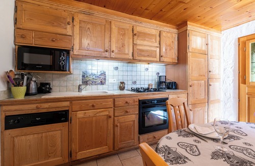 Queige Apartment | Apartment 'Chalet La Vourze' with Shared Terrace, Balcony and Wi-Fi