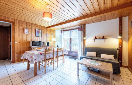La Giettaz Apartment | Apartment 'Chardonneret' with Mountain View, Shared Terrace and Wi-Fi