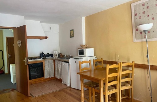 Ristolas Apartment | Apartment 'Chez Bérangère Au Chalet De Segure' with Mountain View, Shared Garden and Wi-Fi