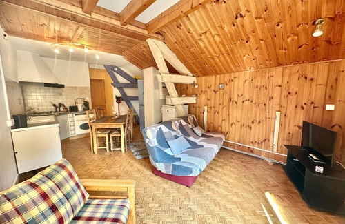 Ristolas Apartment | Apartment 'Chez Zoë Au Chalet De Segure' with Mountain View, Shared Garden and Wi-Fi